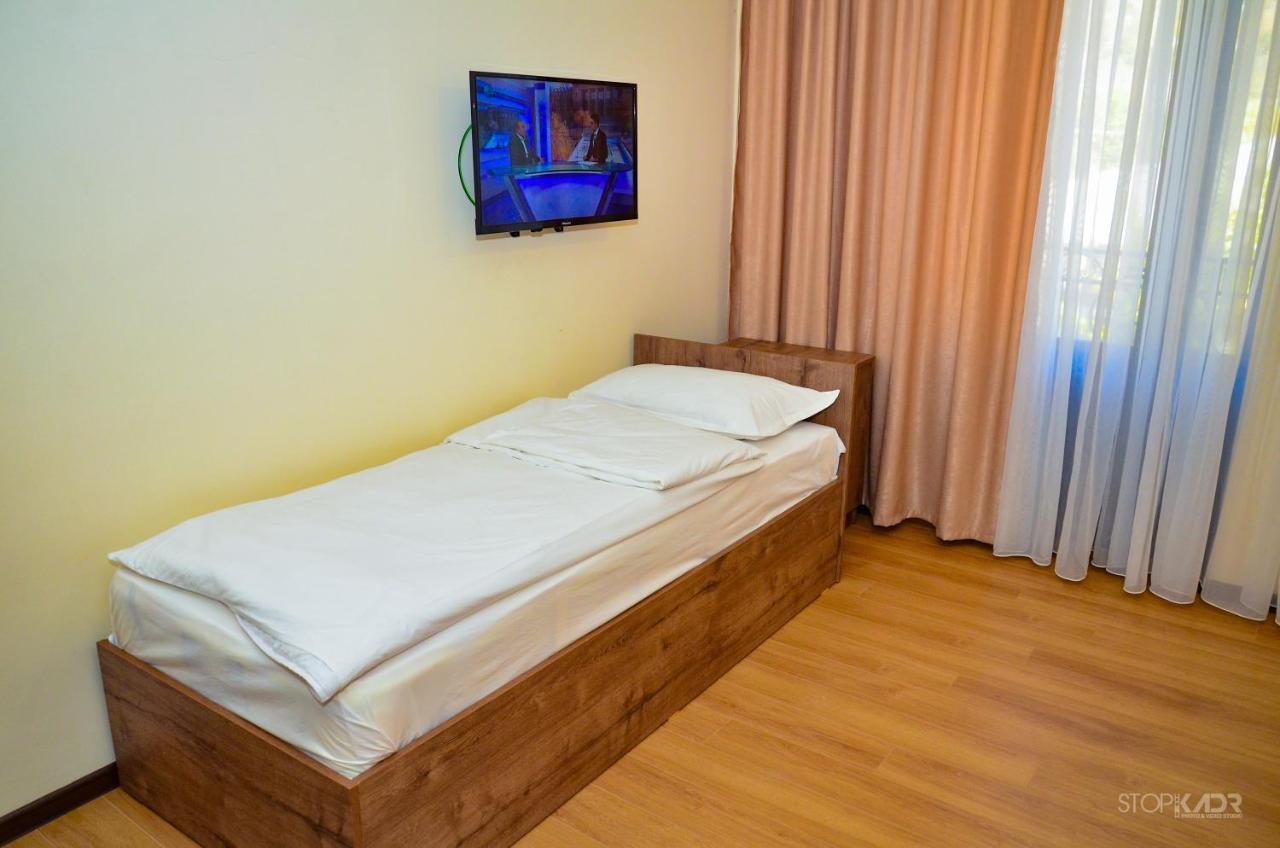 Asour Hotel Goris Ngoại thất bức ảnh